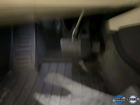 Used 2024 Audi Q8 e-tron Premium image 27