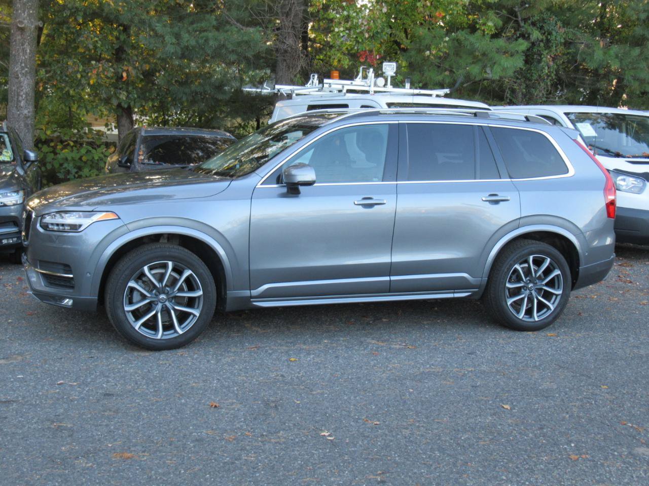 Used 2017 Volvo XC90 T6 Momentum w/ Vision Package AWD/4WD image 2