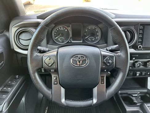 Used 2020 Toyota Tacoma TRD Sport w/ Technology Package image 15