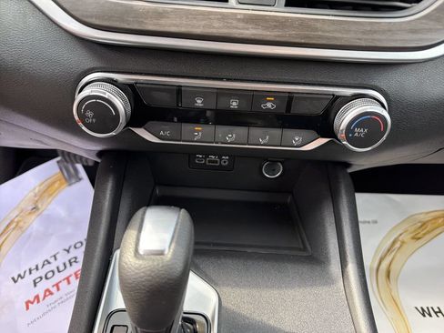 Used 2025 Nissan Altima 2.5 SV FWD image 22