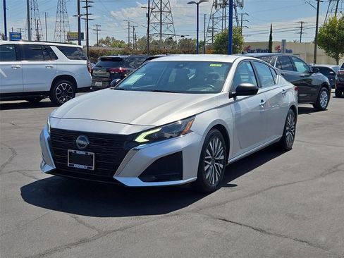 Used 2024 Nissan Altima 2.5 SV FWD image 33