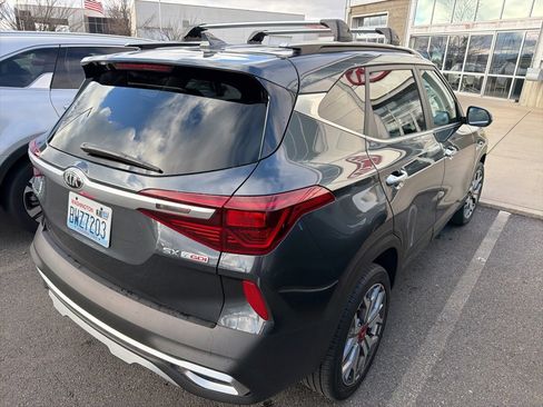 Used 2021 Kia Seltos SX w/ SX Sunroof Package image 3