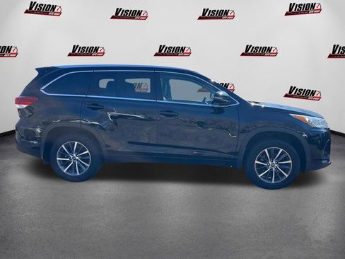 Used 2018 Toyota Highlander XLE w/ Carpet Mat Package (TMS) image 4