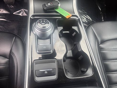 Used 2020 Ford Edge SEL w/ Cold Weather Package AWD/4WD image 16