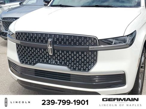 New 2026 Lincoln Navigator Reserve AWD/4WD image 13