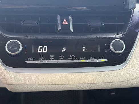 Used 2024 Toyota Corolla LE FWD image 27