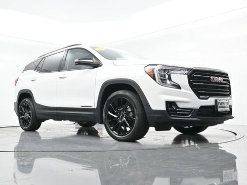 Used 2023 GMC Terrain SLT w/ Elevation Edition image 50