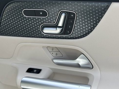 Certified 2025 Mercedes-Benz GLA 250 4MATIC image 17