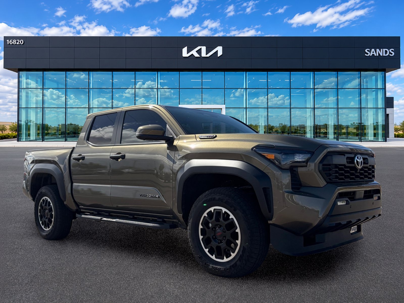 Used 2025 Toyota Tacoma TRD Off-Road w/ TRD Off Road Premium Package AWD/4WD image 2