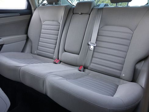 Used 2018 Ford Fusion SE w/ Fusion SE Technology Package image 11