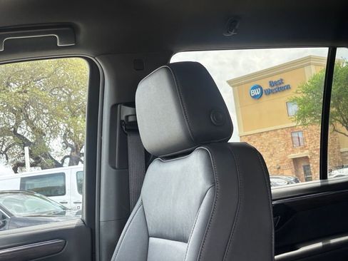 Used 2025 Chevrolet Tahoe LT image 8