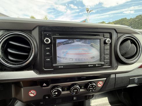 Used 2019 Toyota Tacoma SR5 image 18