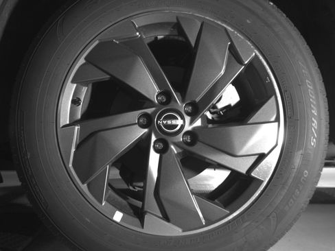 Used 2025 Nissan Rogue SV FWD image 14