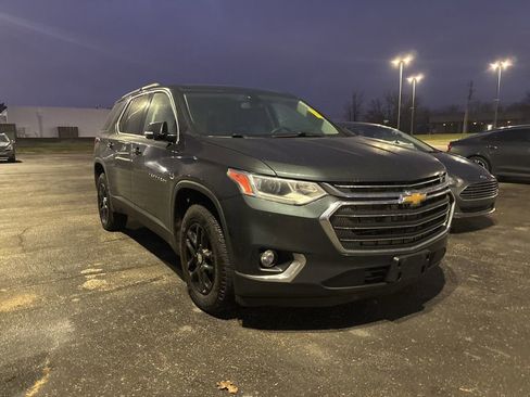 Used 2020 Chevrolet Traverse LT image 3