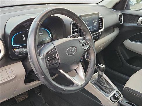 Used 2023 Hyundai Venue SEL FWD image 10