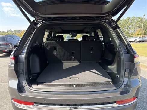 New 2025 Jeep Grand Cherokee Limited image 18