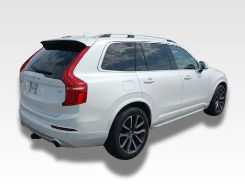 Used 2019 Volvo XC90 T5 Momentum image 4