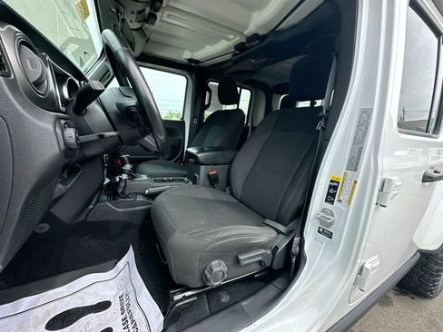 Used 2023 Jeep Gladiator Sport AWD/4WD image 13