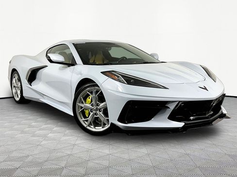 Used 2021 Chevrolet Corvette Stingray Preferred Cpe w/ Engine Appearance Package RWD image 3