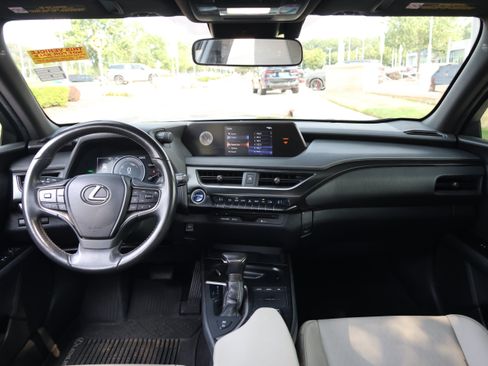 Used 2021 Lexus UX 250h w/ Accessory Package (Z1) AWD/4WD image 15