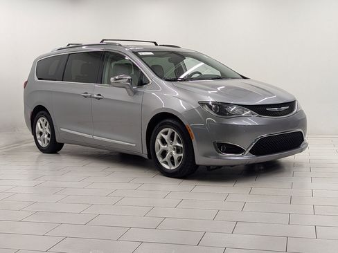 Used 2020 Chrysler Pacifica Limited image 6