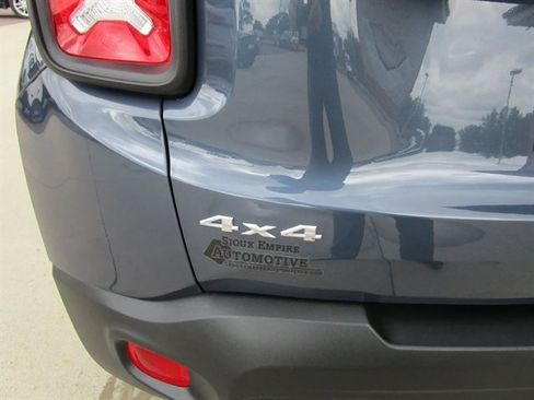 Used 2022 Jeep Renegade Latitude w/ Convenience Group image 11