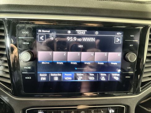 Used 2022 Volkswagen Atlas SEL Premium image 18