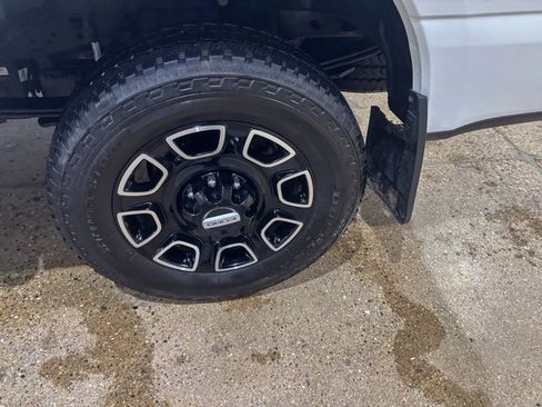 Used 2025 Ford F250 Platinum image 13