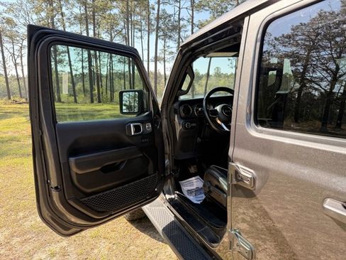 Used 2021 Jeep Wrangler Unlimited Sahara image 14