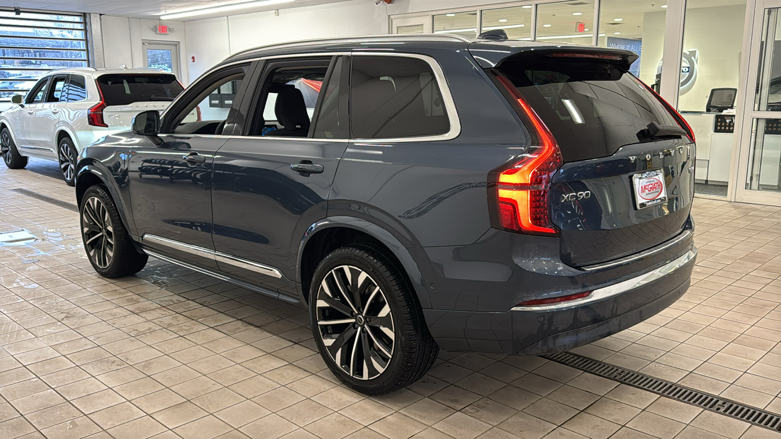 New 2026 Volvo XC90 T8 Plus w/ Protection Package Premier AWD/4WD image 7