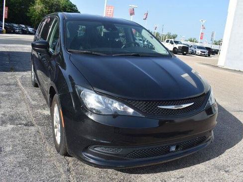 Used 2024 Chrysler Voyager LX FWD image 10
