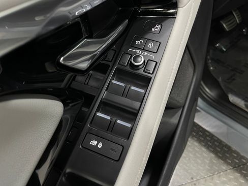 Used 2020 Land Rover Range Rover Evoque First Edition AWD/4WD image 16