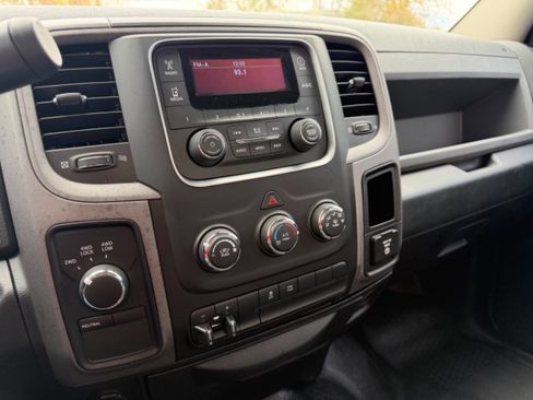 Used 2014 RAM 1500 4x4 Crew Cab w/ Remote Start & Security Group image 11