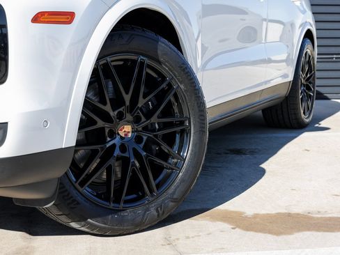 Certified 2026 Porsche Cayenne Coupe AWD/4WD image 12