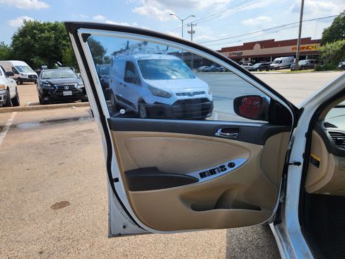 Used 2014 Hyundai Accent GLS w/ Option Group 2 FWD image 9