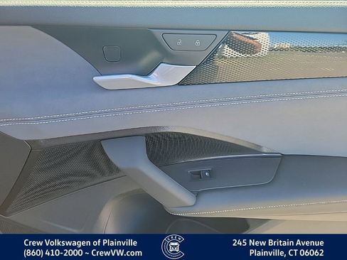 New 2025 Volkswagen Tiguan SE image 28