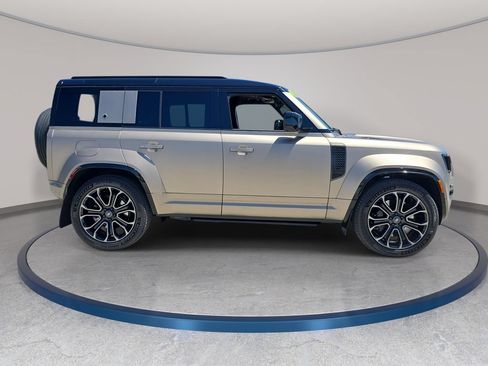 Used 2025 Land Rover Defender 110 AWD/4WD image 4