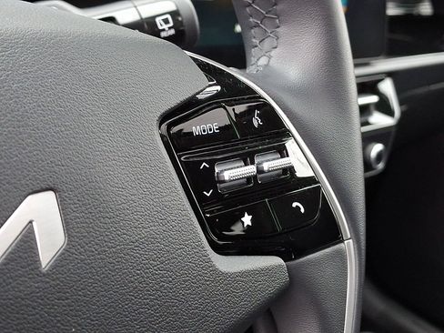 Used 2023 Kia Niro EX Touring image 24