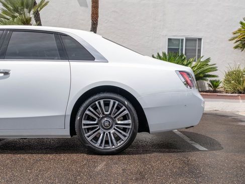 Used 2022 Rolls-Royce Ghost AWD/4WD image 39