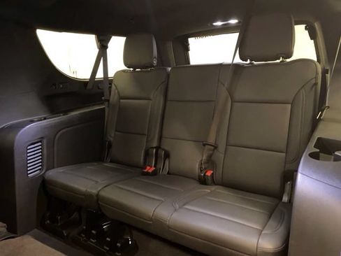 Used 2026 Chevrolet Suburban Z71 AWD/4WD image 24