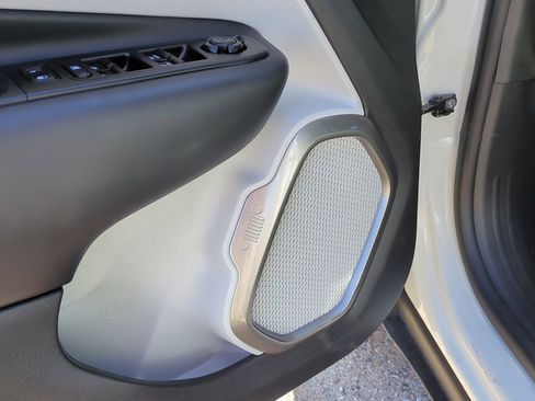 Used 2022 Jeep Renegade Limited image 12