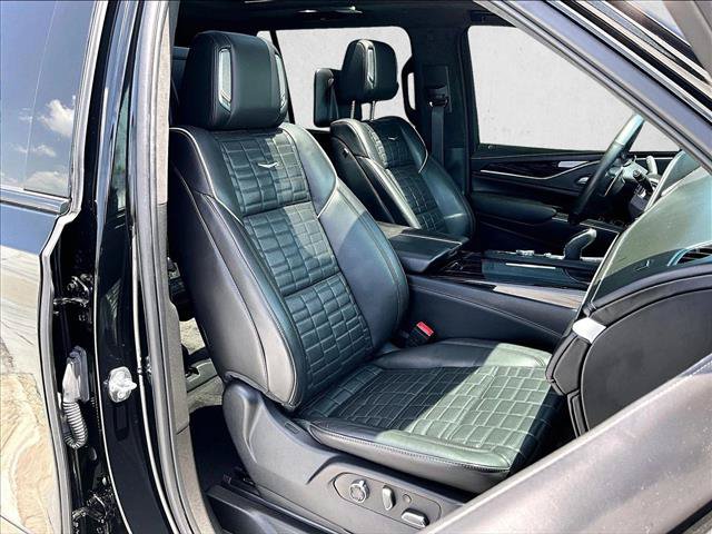 Certified 2023 Cadillac Escalade ESV V AWD/4WD image 9