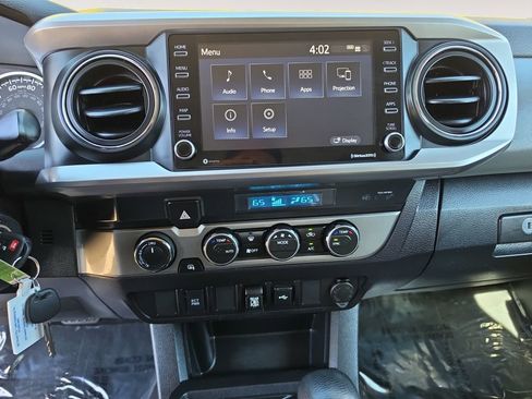 Used 2022 Toyota Tacoma SR5 AWD/4WD image 11