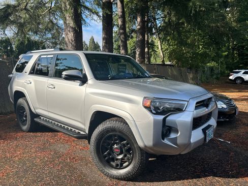 Used 2021 Toyota 4Runner SR5 Premium w/ Moonroof Package AWD/4WD image 2