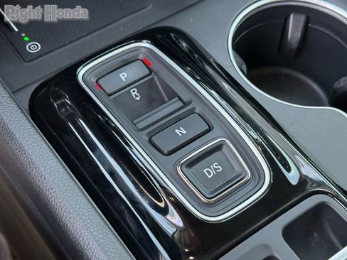 Used 2025 Honda Pilot Touring image 24