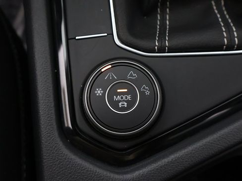 Used 2022 Volkswagen Taos SEL image 53