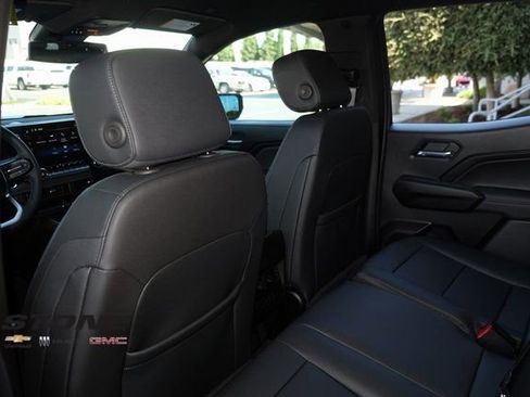 Used 2025 Chevrolet Colorado LT w/ LT Convenience Package AWD/4WD image 21