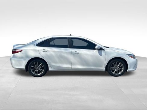 Used 2015 Toyota Camry SE image 6