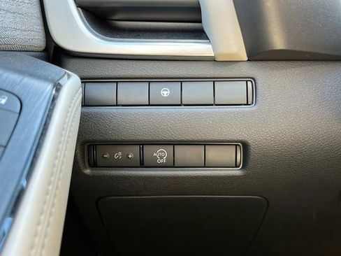 Used 2023 Nissan Rogue SV image 24