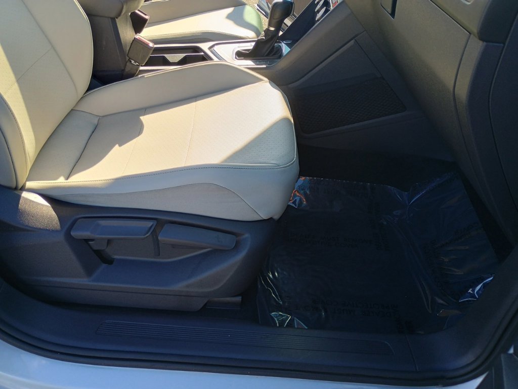 Used 2018 Volkswagen Tiguan SE w/ 18" Alloy Wheels Package FWD image 22